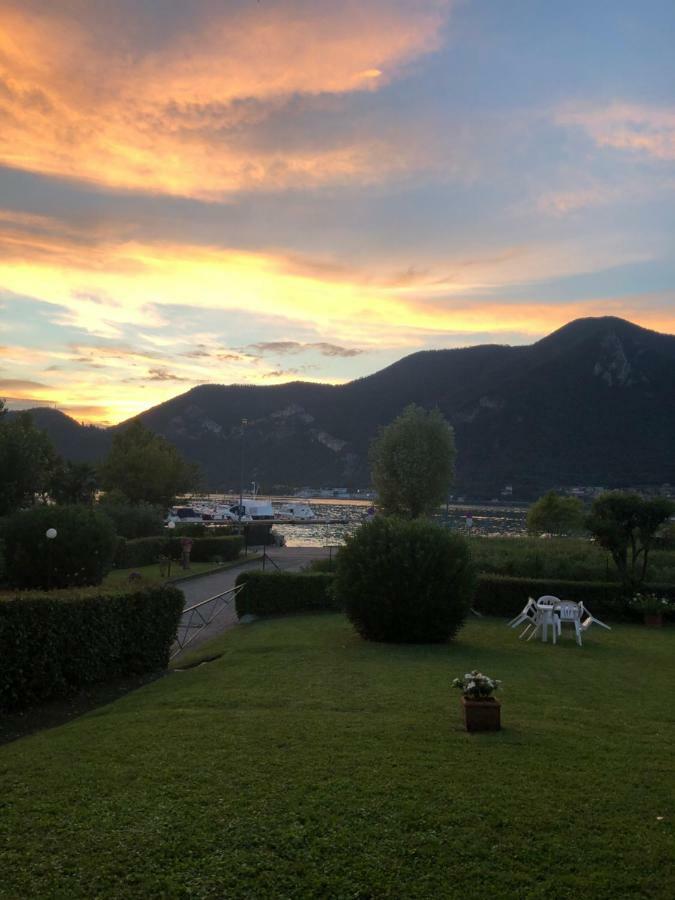 Casa Al Lago Клусане Екстер'єр фото